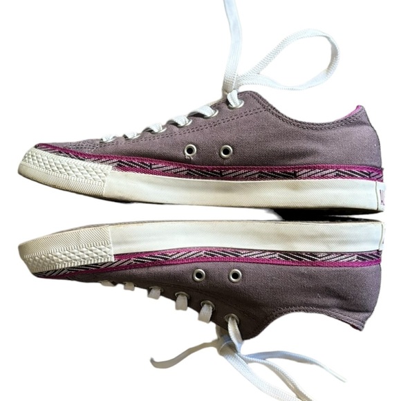 Converse Gray and Fuchsia Low Top Sneakers Size 8 Ladies Gray & Purple Sneakers - Picture 7 of 14
